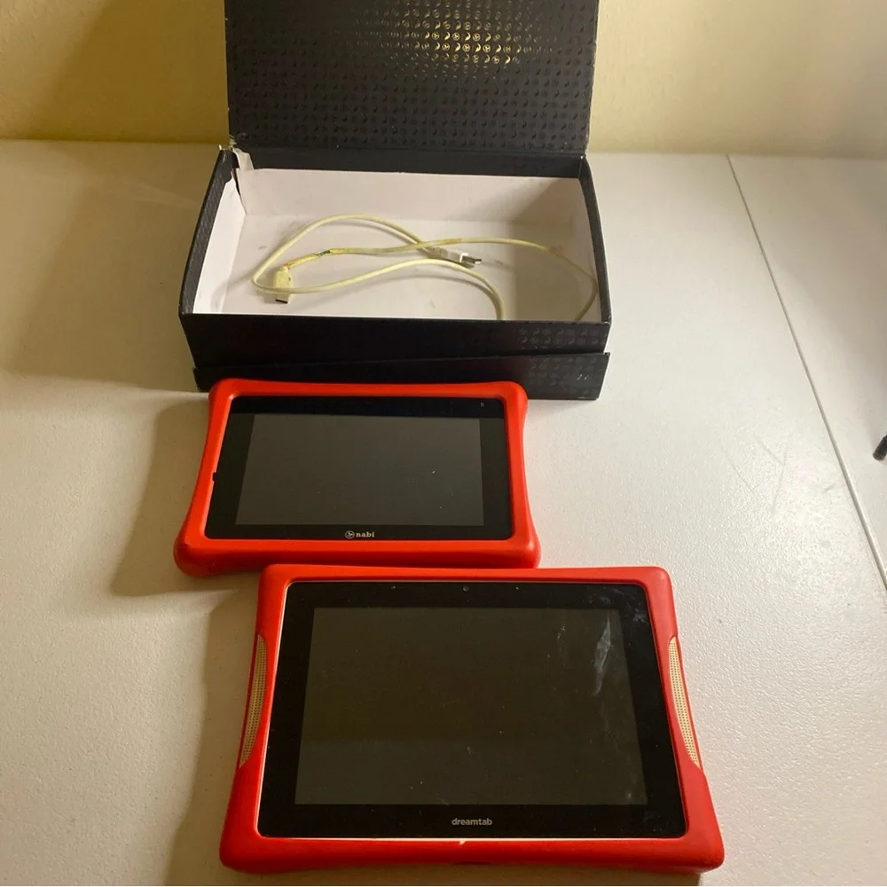 Lot of 2 No Working Nabi DreamTab HD8 Kids Tablet AS IS (D4). JL